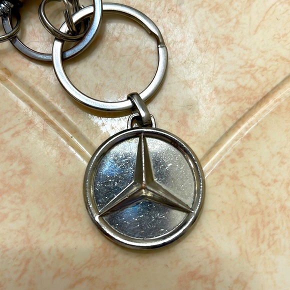 Original Mercedes Keychain 🔆 - Picture 2 of 4